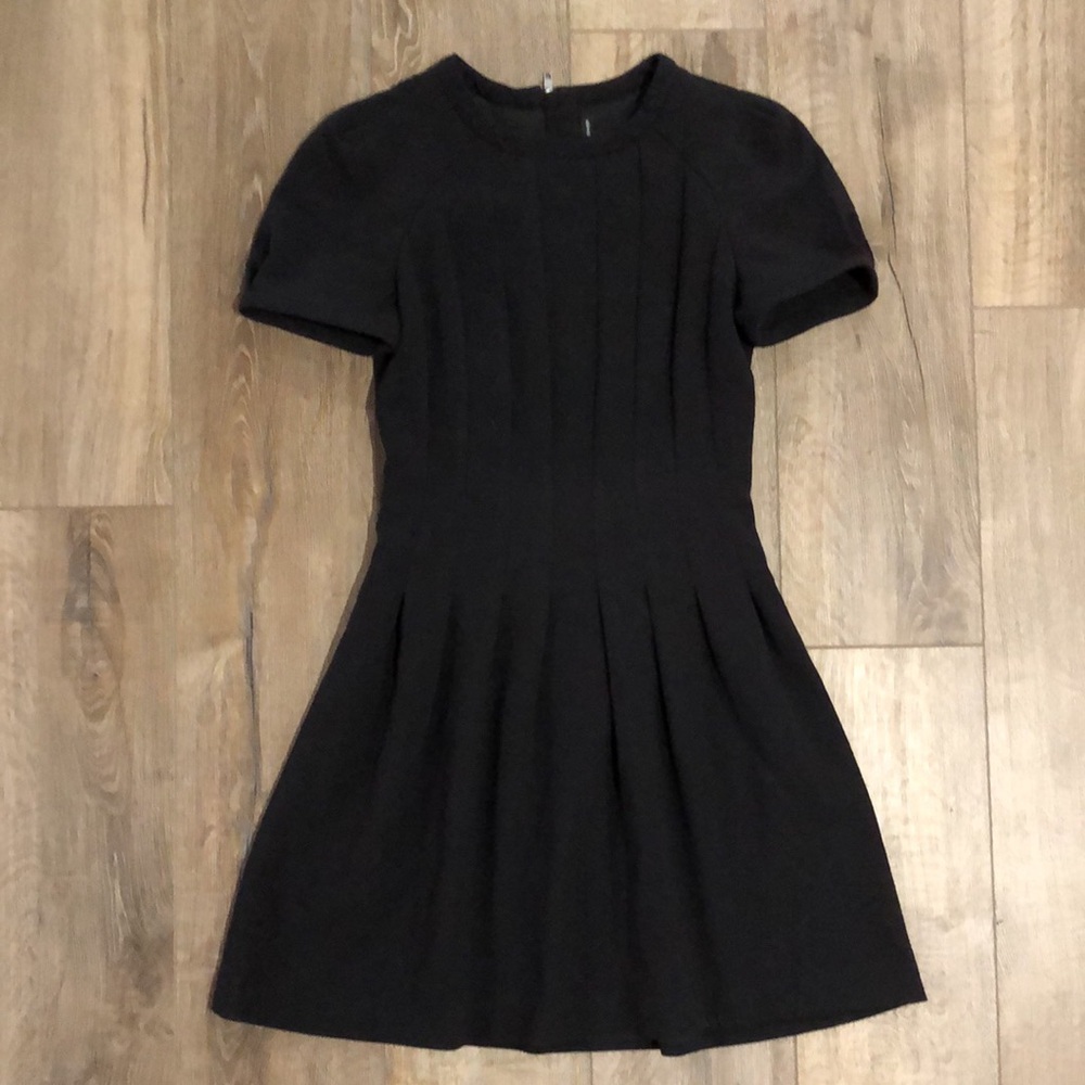 Like new! - W118 by WALTER BAKER Short Sleeve Zip Back Dress